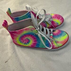 The Children's Place Tie-Dye High-Top Sneakers in Rainbow